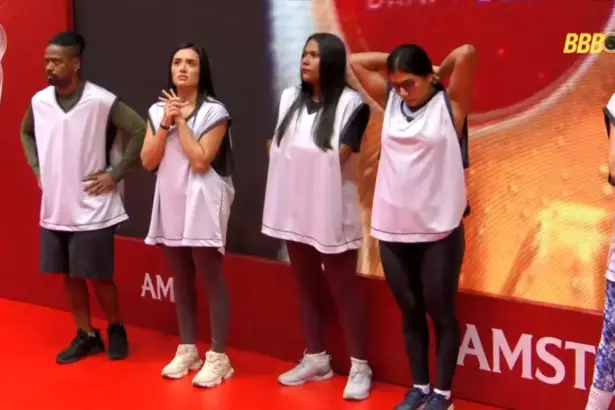 Leandro, Marciele, Chaiany, Marciele e Ana Paula Renault em pé na Prova do Anjo do BBB 26