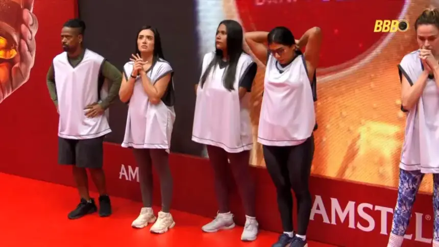 Leandro, Marciele, Chaiany, Marciele e Ana Paula Renault em pé na Prova do Anjo do BBB 26
