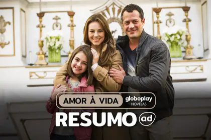 Klara Castanho, Paolla Oliveira e Malvino Salvador sorridentes nos bastidores de Amor à Vida na arte do resumo da novela