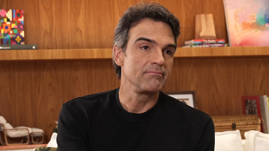 Tadeu Schmidt emocionado em entrevista ao Fantástico