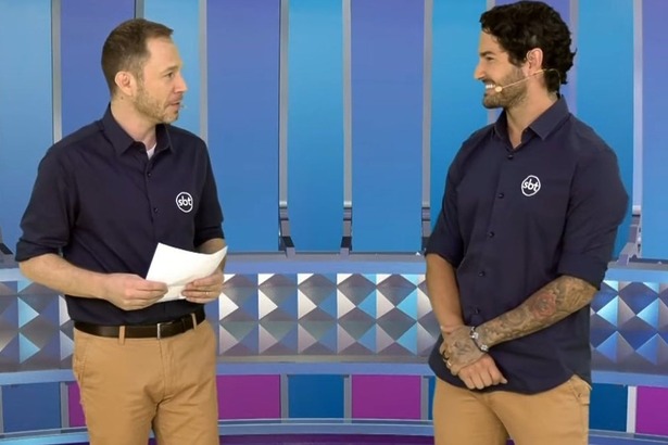 Tiago Leifert e Pato nos bastidores da Champsions League no SBT