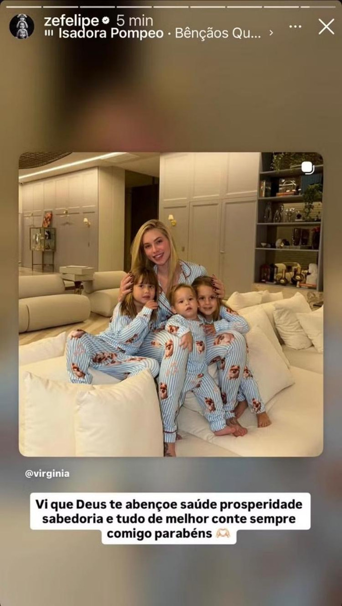Mensagem de Zé Felipe, com foto de Virginia e os filhos, sobre o aniversário da influenciadora. 