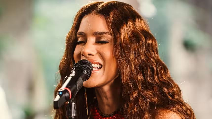 Anitta em trecho do especial Som Brasil