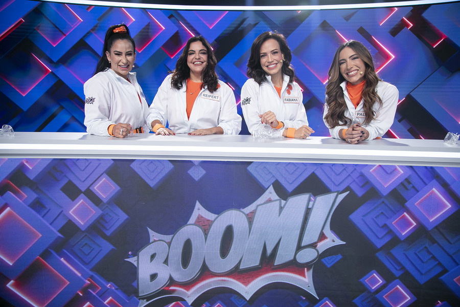 Paloma Poeta com suas grandes amigas de profissão: Fabíola Reipert, Fabiana Oliveira e Fabíola Gadelha. na bancada do Boom!