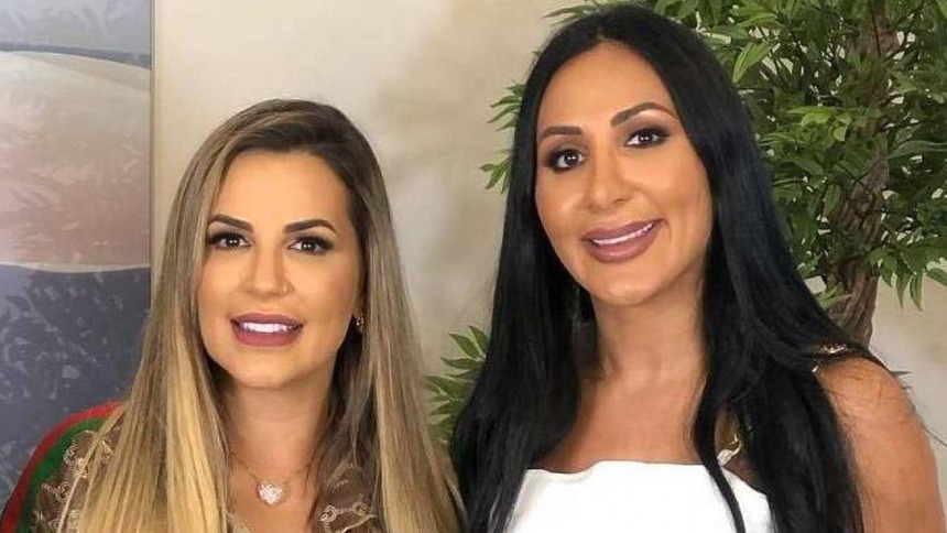 Deolane Bezerra e Daniele Bezerra posando juntas