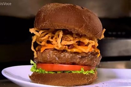 Hambúrguer do Chef George Motz em trecho de receita do Mais Você