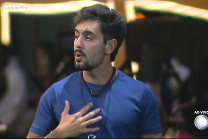 Joao Victor bate no peito após vencer a Prova do Patrão na Casa Do Patrao