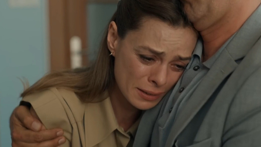 Karsu (Özge Özpirinçci) na novela Coração De Mãe