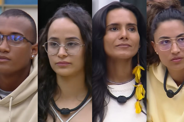 JP, Luiza, Morena e Nikita com semblantes sérios. Eles estão em pé pedindo votos na formação do 3º Tá na Reta da Casa do Patrão
