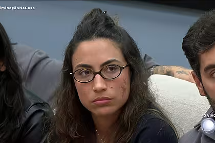 Nikita com semblante triste ao saber que estava eliminada da casa do patrão