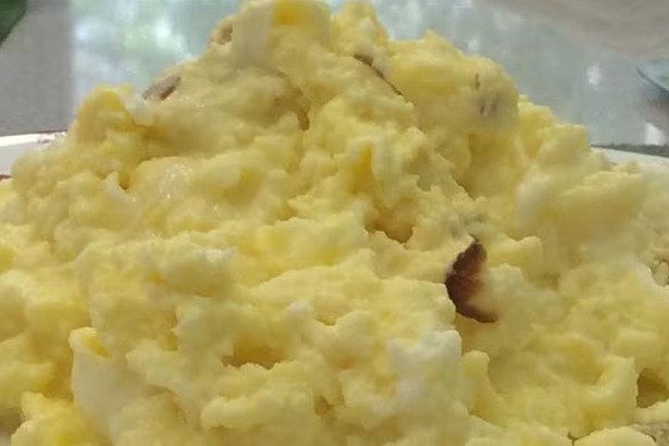 Ovos mexidos do Gui Santos em trecho de Receita do Mais Você