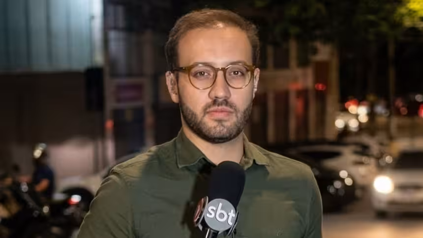 Pedro Corsini nos bastidores de uma entrada ao vivo na TV Alterosa, afiliada do SBT