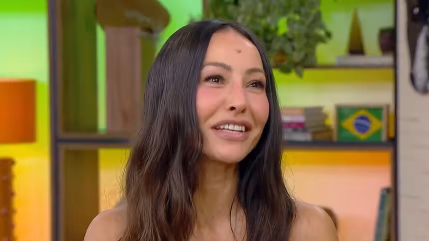 Sabrina Sato falando sobre Nicolas Prattes no Mais Você