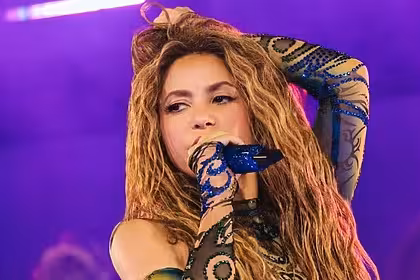 Shakira em trecho do show na Praia de Copacabana