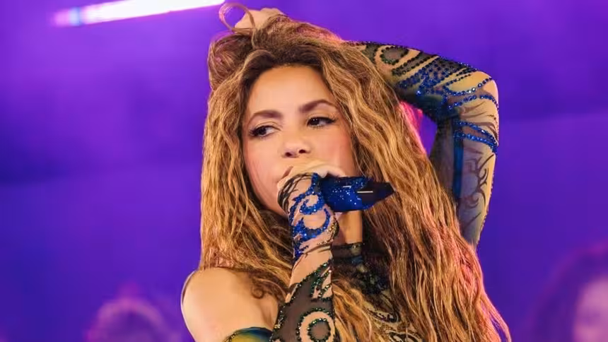 Shakira em trecho do show na Praia de Copacabana