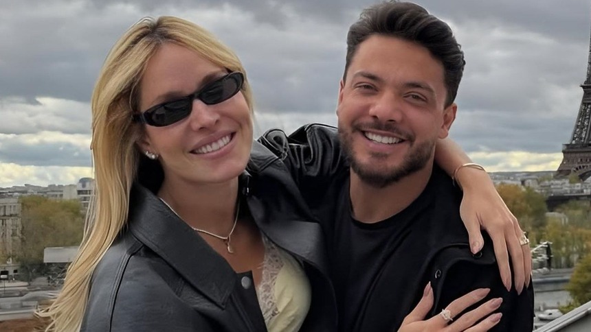 Wesley Safadão e Thyane Dantas abraçados e sorridentes