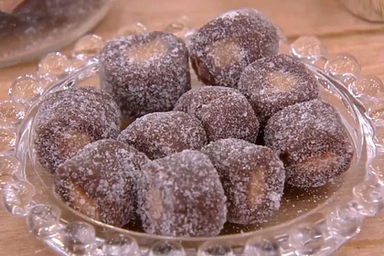 Bala de brigadeiro em trecho de receita do Mais Você