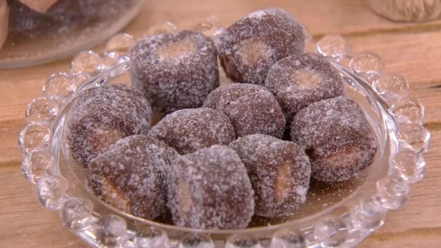 Bala de brigadeiro em trecho de receita do Mais Você