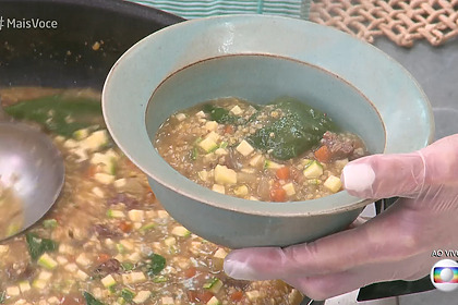 Caldo de canjiquinha em trecho de receita do Mais Você