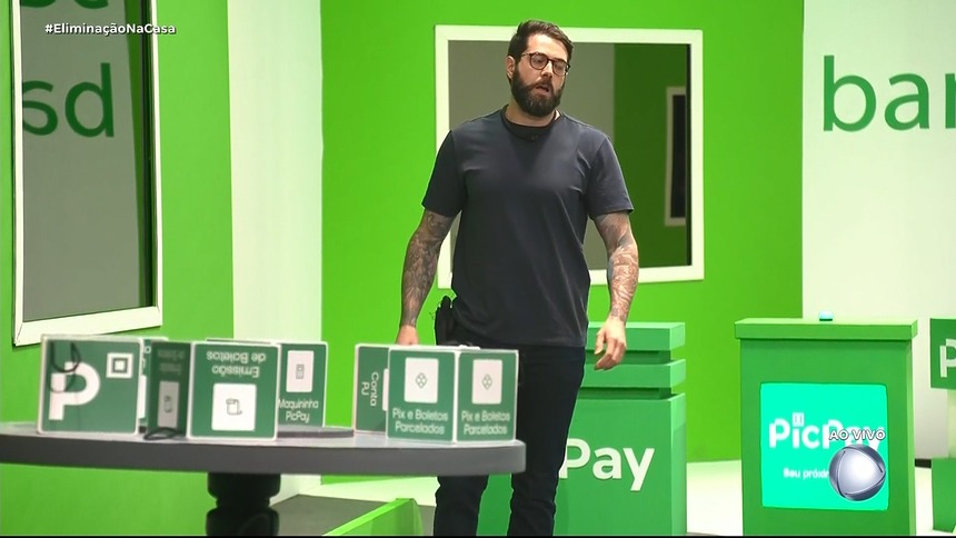 Jackson celebra vitória na Casa Do Patrão no cenário do PicPay
