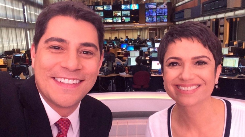 Evaristo Costa e Sandra Annenberg em foto nos bastidores do Jornal Hoje
