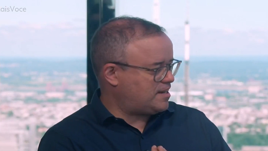 Everaldo Marques participando do Mais Você direto de Nova York