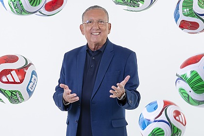 Galvão Bueno em foto de divulgação da Copa do Mundo no SBT