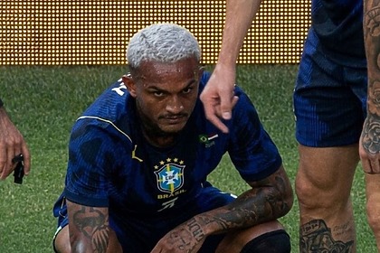 Lateral Wesley com a camisa da Seleção Brasileira