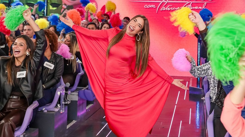 Patricia Abravanel em trecho da edição de Dia dos Namorados - no Programa Silvio Santos