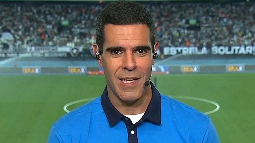 Narrador Paulo Andrade nos bastidores de uma transmissão
