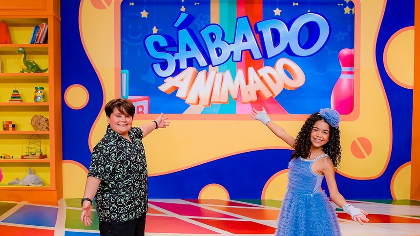 Wallentina Bomfim e Theo Radicchi -no noco cenário do Sábado Animado