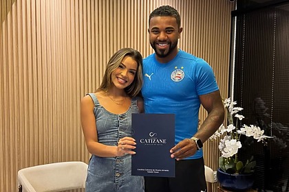 Davi Brito se casa com Emilly Araujo em cartório de Salvador