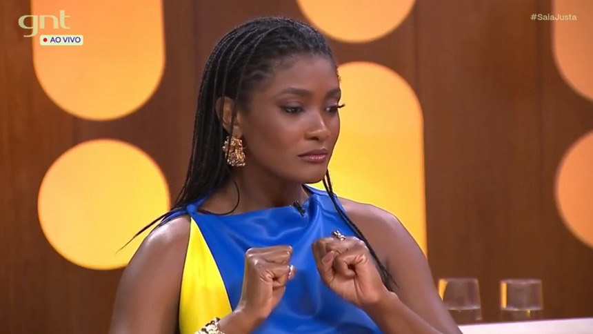 Erika Januza emocionada no Saia Justa ao falar sobre a separação de Arlindinho