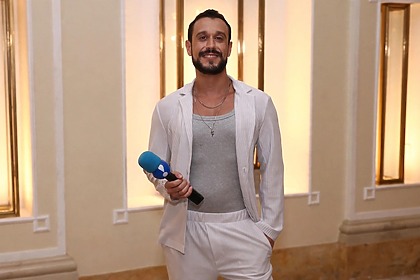 Fa Marianno segura microfone da RedeTV! e sorrir