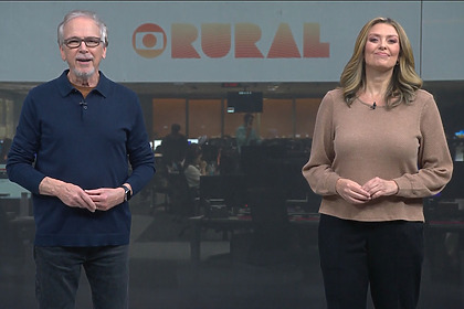 Nélson Araújo e Cristina Vieira lado a lado na redação do Globo Rural