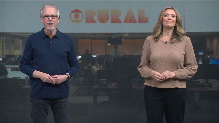 Nélson Araújo e Cristina Vieira lado a lado na redação do Globo Rural