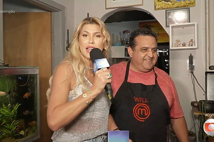 Livia Andrade e ganhador do Familhão fazendo propaganda do MasterChef no Domingão