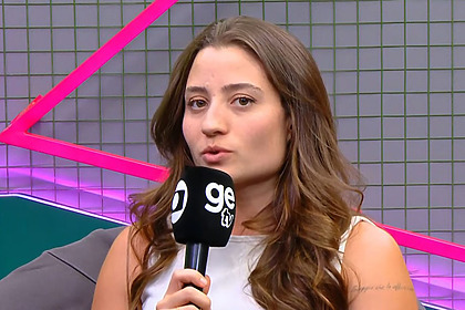 Comentarista Luana Maluf em trecho de transmissão da GE TV