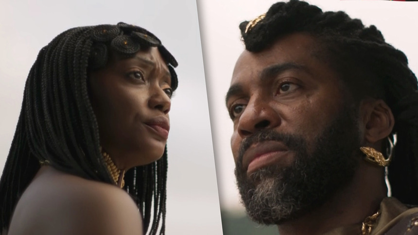 Binta olha sério para Jendal que está assustado enquanto caminham no reino de Batanga em cena de A Nobreza do Amor