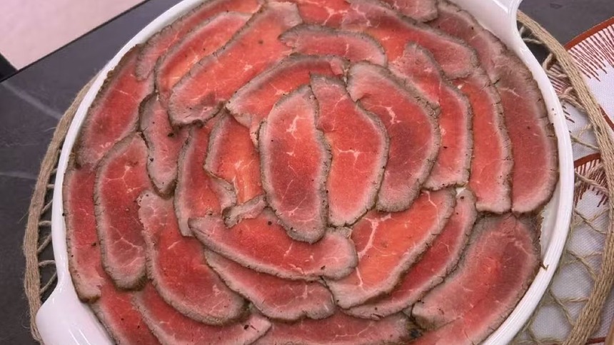 Rosbife de lagarto na airfryer em trecho de receita do Mais Você