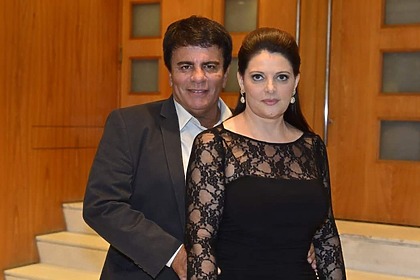 Sônia Lima e Wagner Montes em foto posada juntos