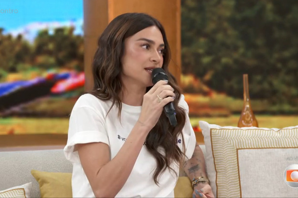 Thaila Ayala participando do Encontro