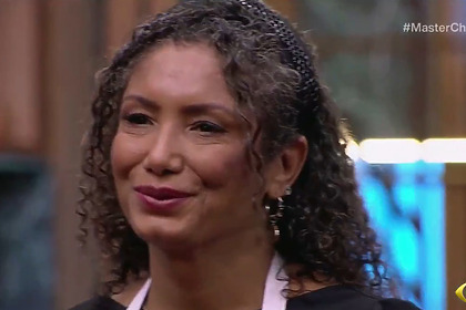 Aline em trecho da repescagem do MasterChef