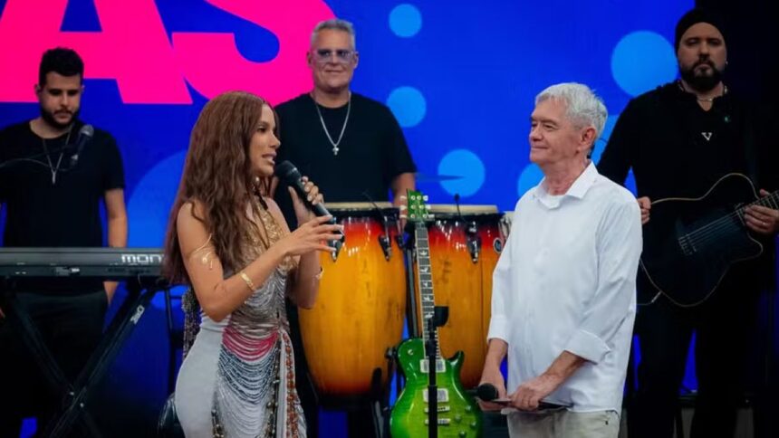 Anitta conversa com Serginho Groisman no Altas Horas