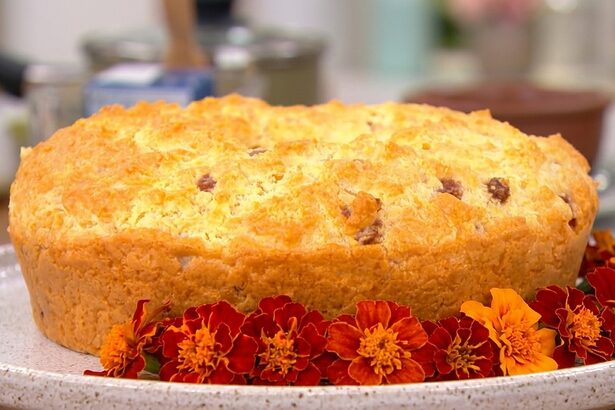 Bolo de pão de queijo em trecho de receita do Mais Você