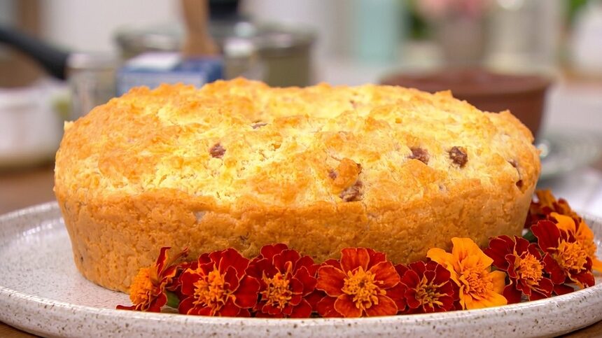 Bolo de pão de queijo em trecho de receita do Mais Você