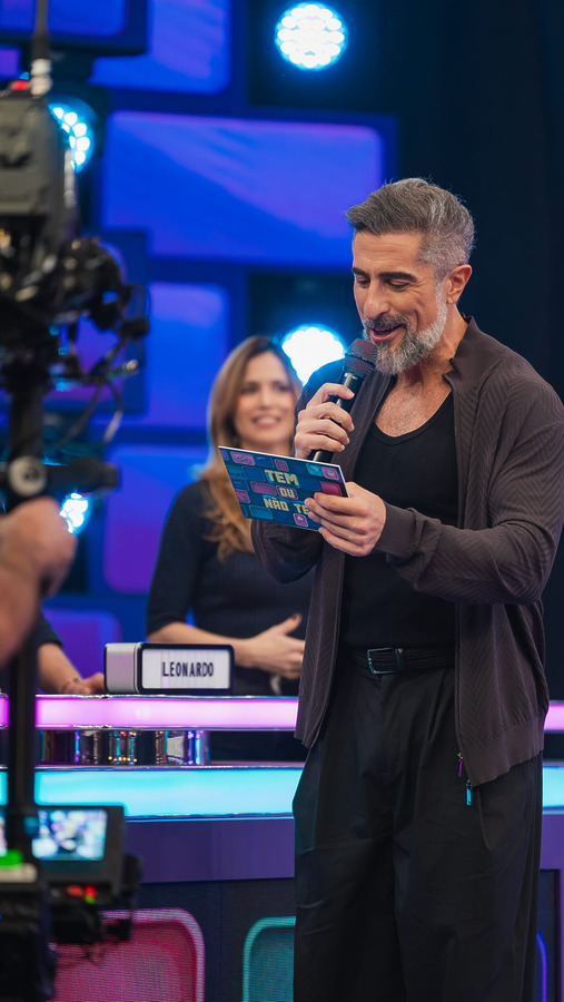 Marcos Mion ler ficha do Caldeirão