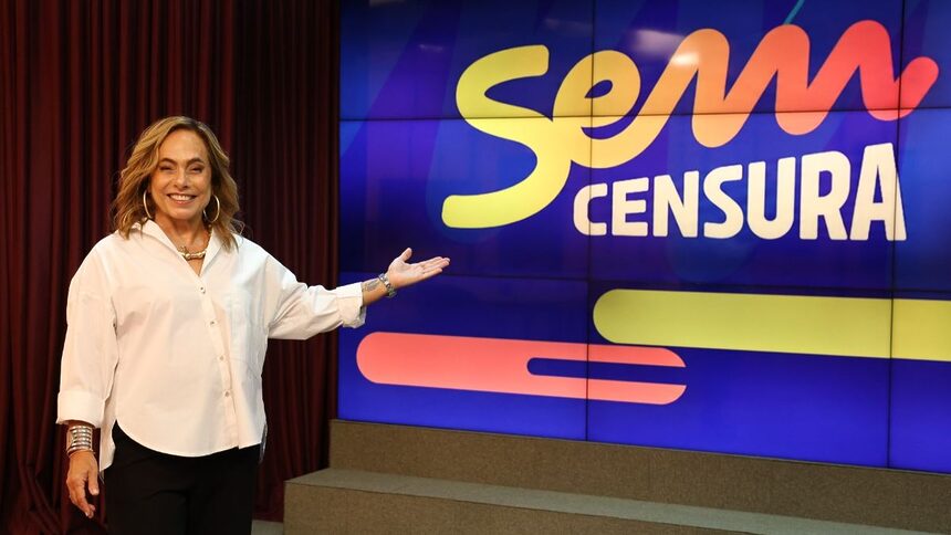 Cissa Guimarães em frente ao telão do Sem Censura da TV Brasil