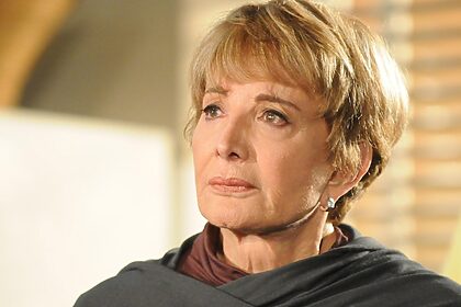 Glória Menezes como Irene em A Favorita