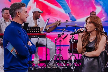 Manu Bahtidão e Luciano Huck no Domingão